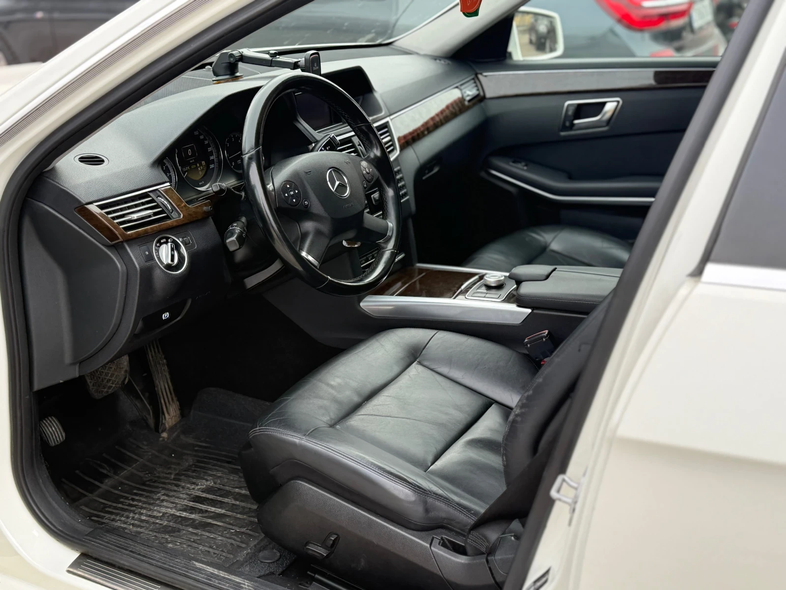 Mercedes-Benz E 200 136 K.C TOP, снимка 9 - Автомобили и джипове - 53884617