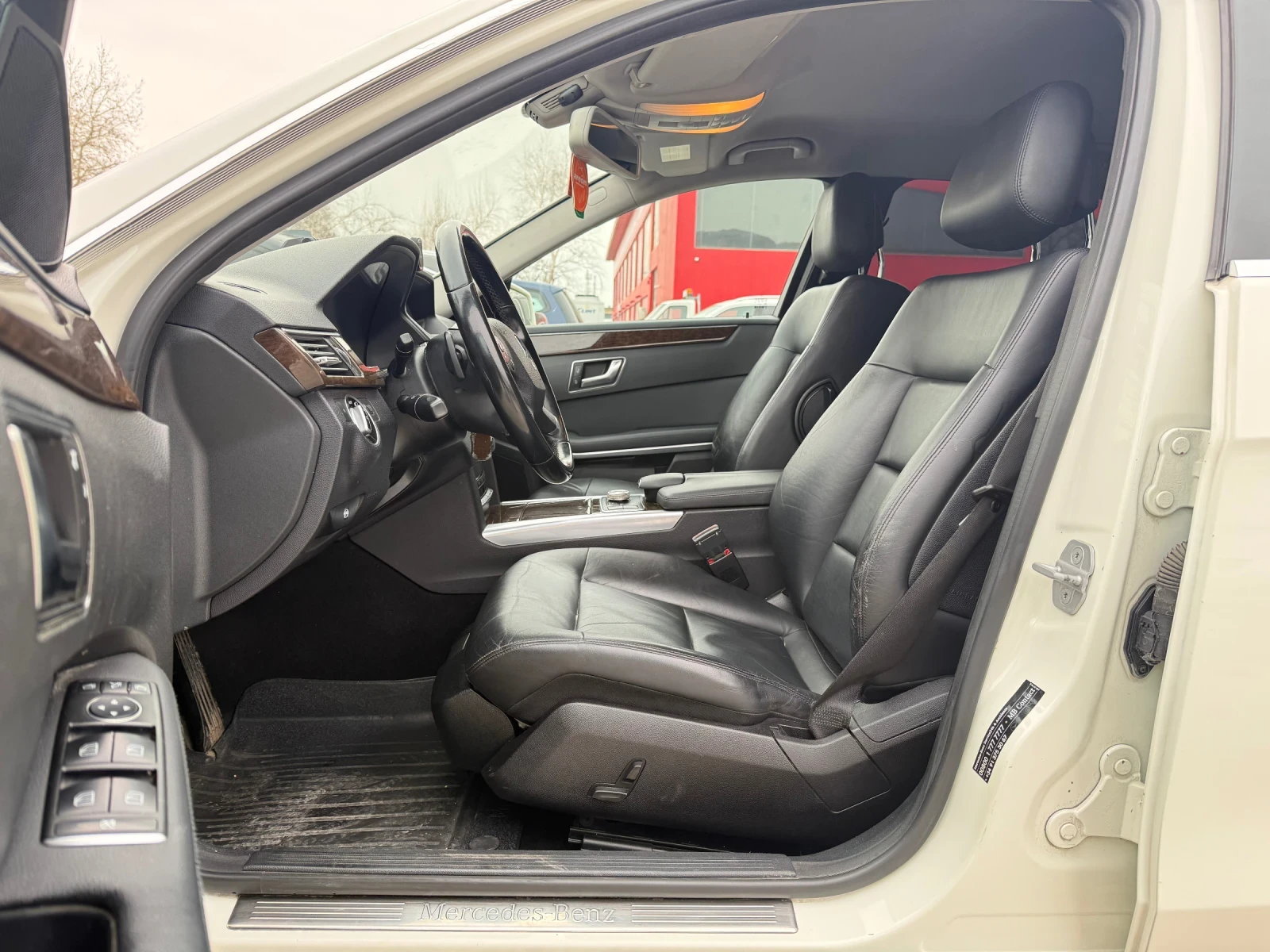 Mercedes-Benz E 200 136 K.C TOP, снимка 7 - Автомобили и джипове - 53884617