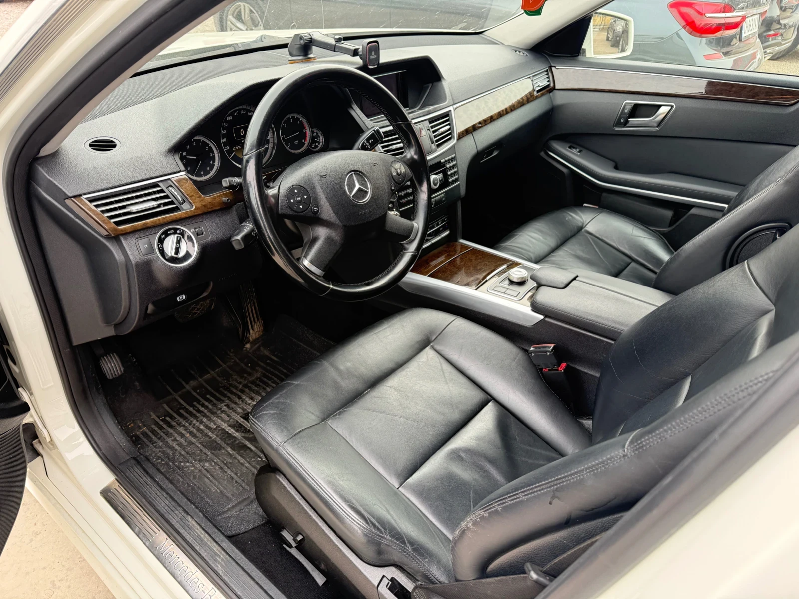 Mercedes-Benz E 200 136 K.C TOP, снимка 8 - Автомобили и джипове - 53884617