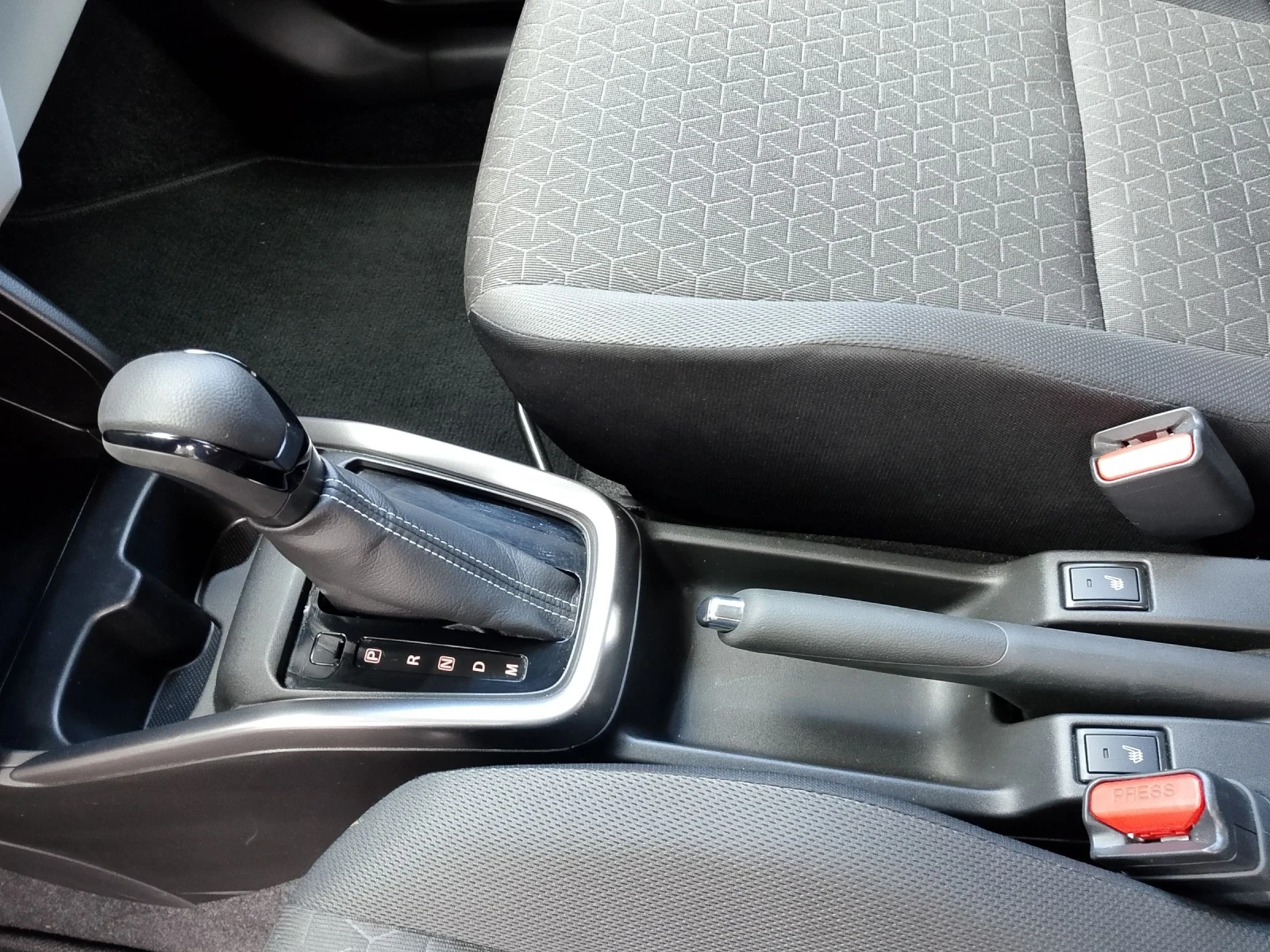 Suzuki Swift GLX Hybrid Автоматик, снимка 11 - Автомобили и джипове - 53975438