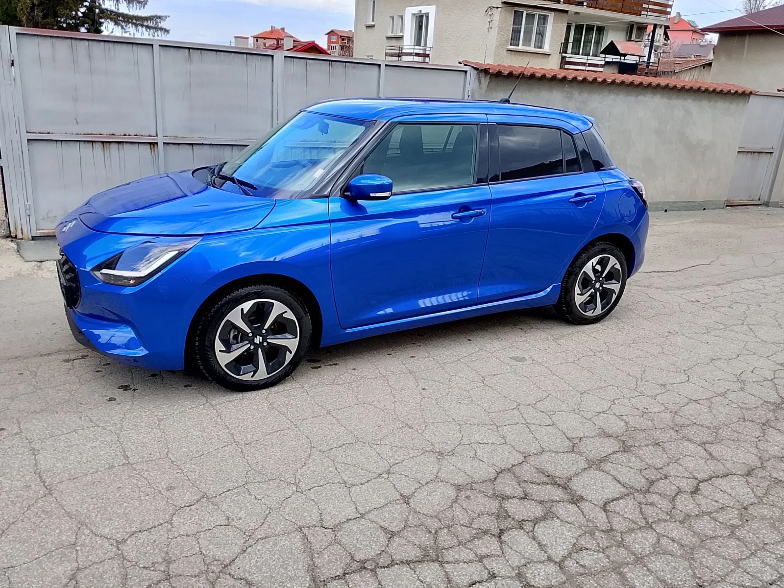 Suzuki Swift GLX Hybrid Автоматик, снимка 3 - Автомобили и джипове - 53975438