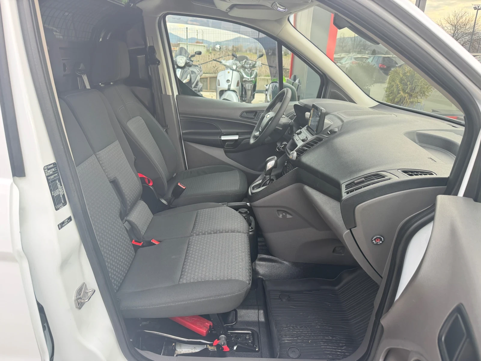 Ford Connect MAXI AVTOMAT CAMERA FULL, снимка 13 - Автомобили и джипове - 54123237