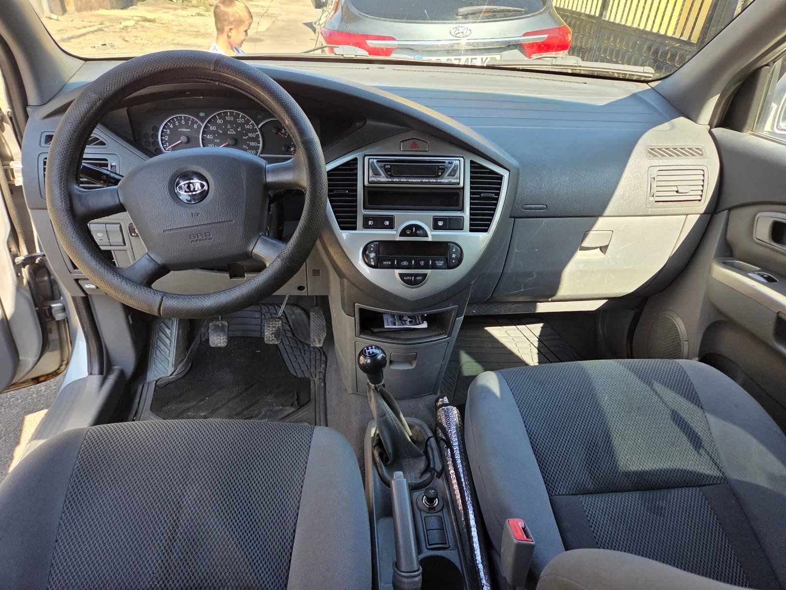 Kia Carens, снимка 9 - Автомобили и джипове - 55612628