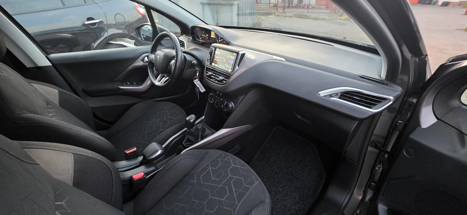Peugeot 2008 1.2-82кс, снимка 16 - Автомобили и джипове - 55797706