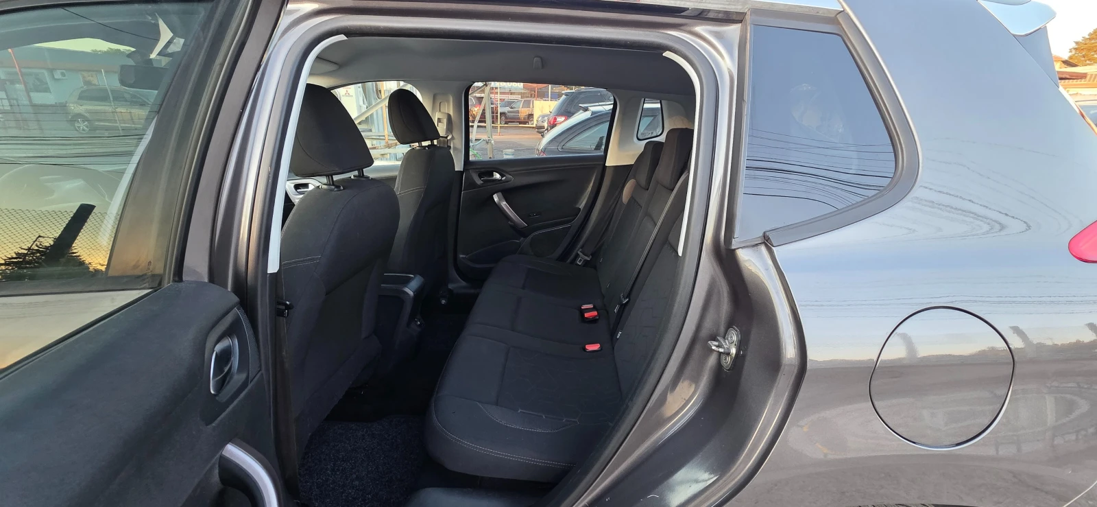 Peugeot 2008 1.2-82кс, снимка 10 - Автомобили и джипове - 55797706