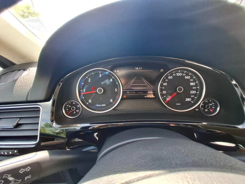 VW Touareg, снимка 16 - Автомобили и джипове - 50441756