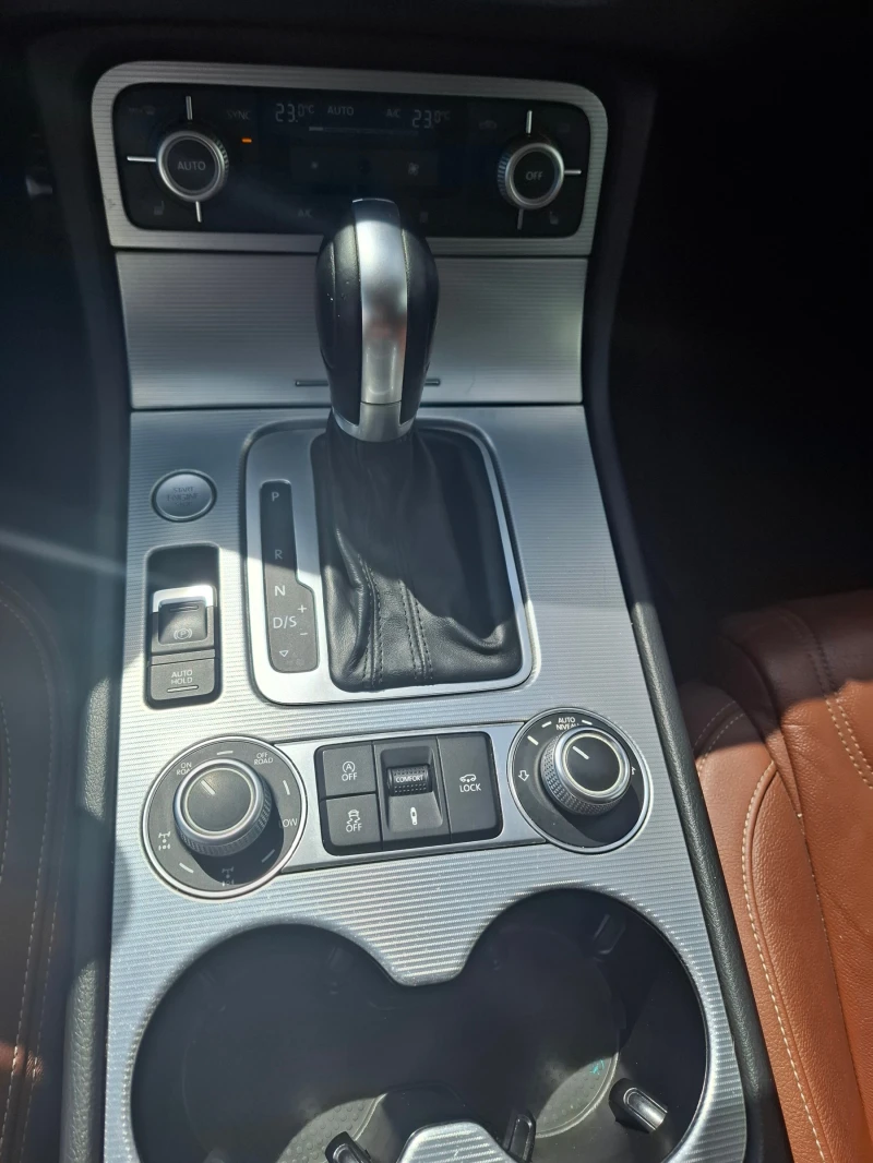 VW Touareg, снимка 11 - Автомобили и джипове - 50441756