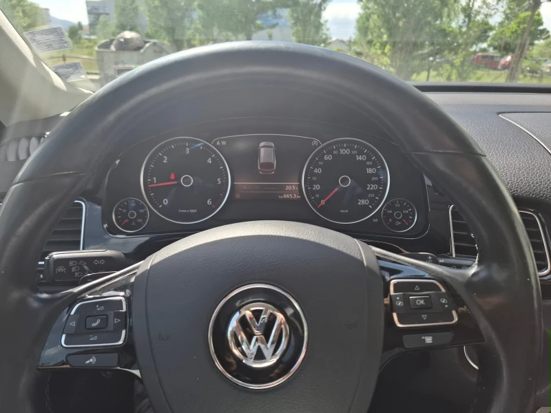 VW Touareg, снимка 10 - Автомобили и джипове - 50441756