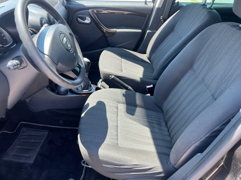 Dacia Duster 1.6 I, снимка 9 - Автомобили и джипове - 51566708