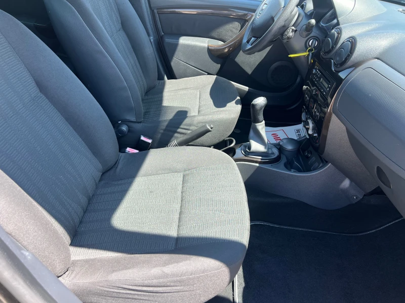 Dacia Duster 1.6 I, снимка 11 - Автомобили и джипове - 51566708