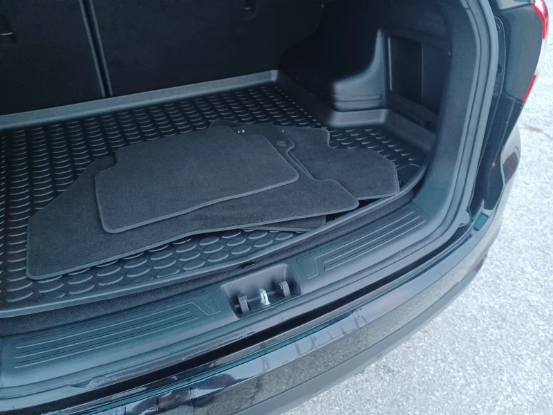 Hyundai IX35 2.0 CRDI 4WD AT, снимка 12 - Автомобили и джипове - 52592854