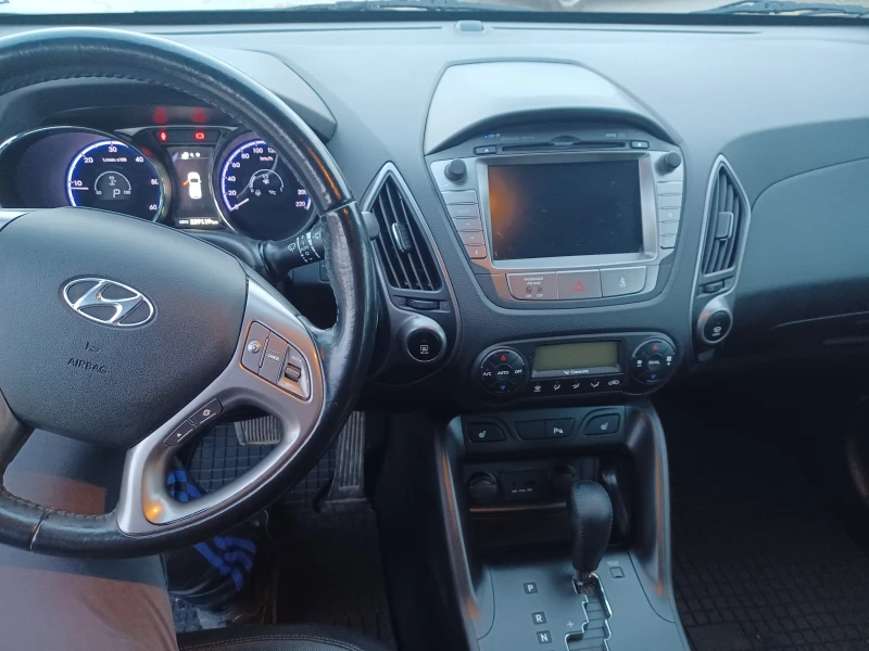 Hyundai IX35 2.0 CRDI 4WD AT, снимка 9 - Автомобили и джипове - 52592854