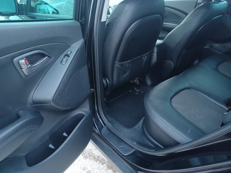 Hyundai IX35 2.0 CRDI 4WD AT, снимка 6 - Автомобили и джипове - 52592854