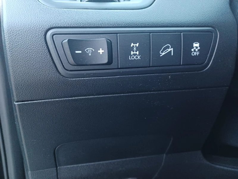 Hyundai IX35 2.0 CRDI 4WD AT, снимка 10 - Автомобили и джипове - 52592854