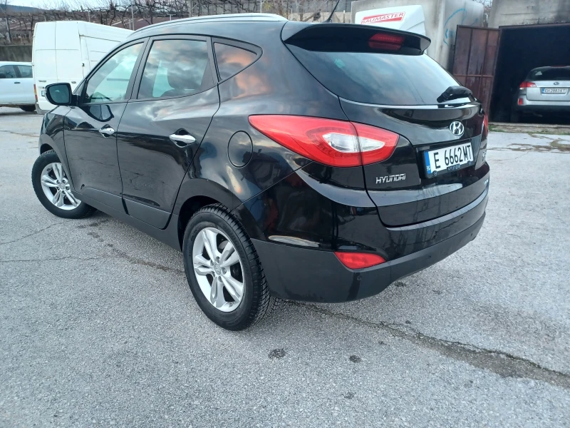 Hyundai IX35 2.0 CRDI 4WD AT, снимка 4 - Автомобили и джипове - 52592854