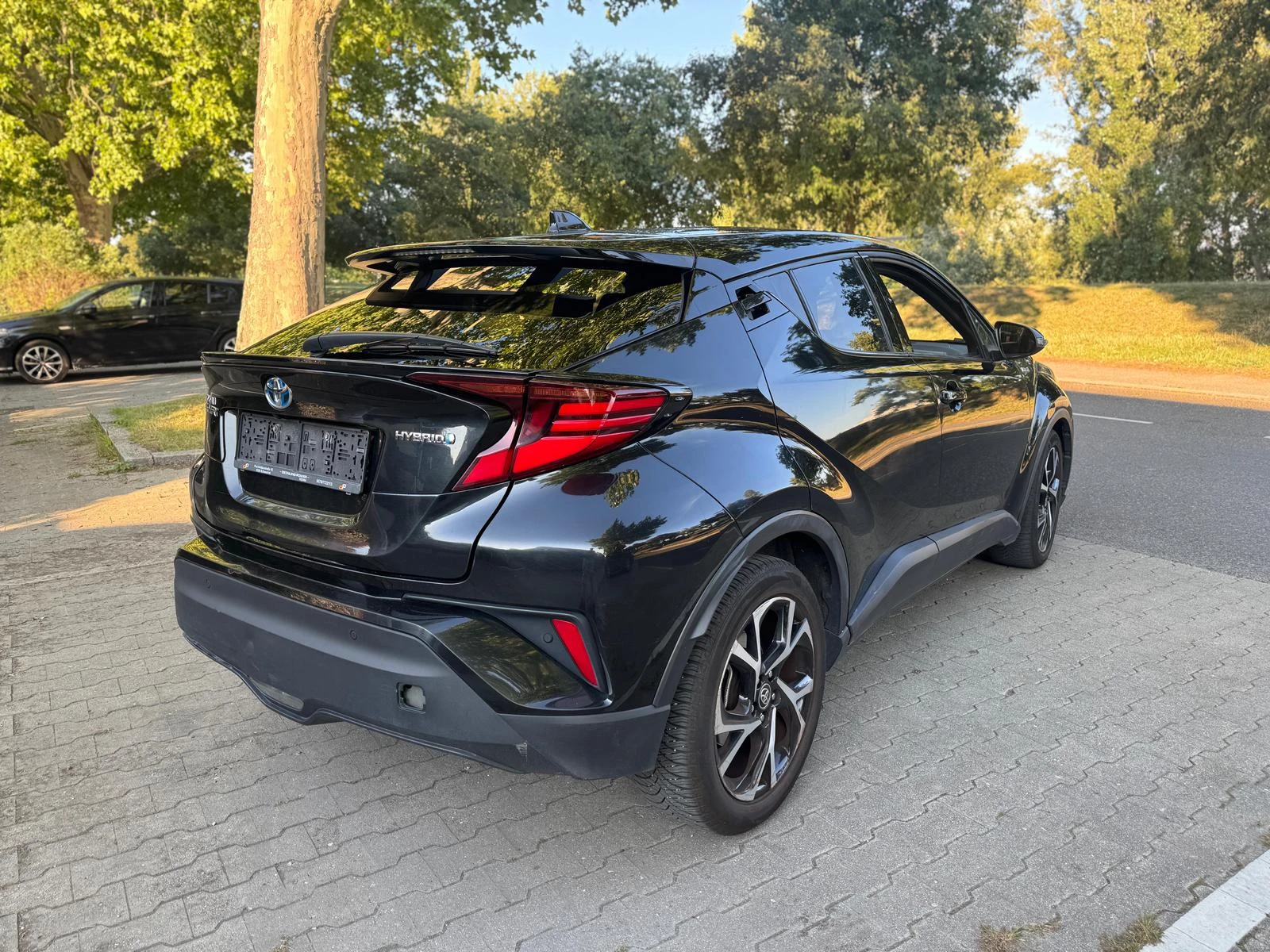 Toyota C-HR 1.8 HYBRID - изображение 3
