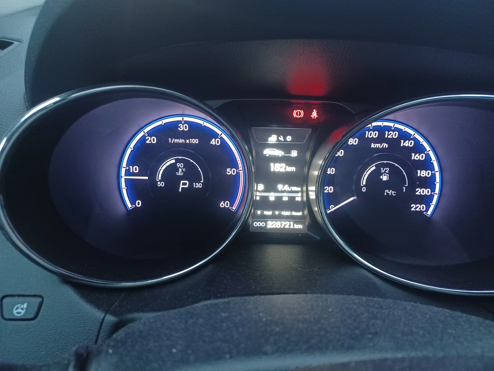 Hyundai IX35 2.0 CRDI 4WD AT - изображение 7