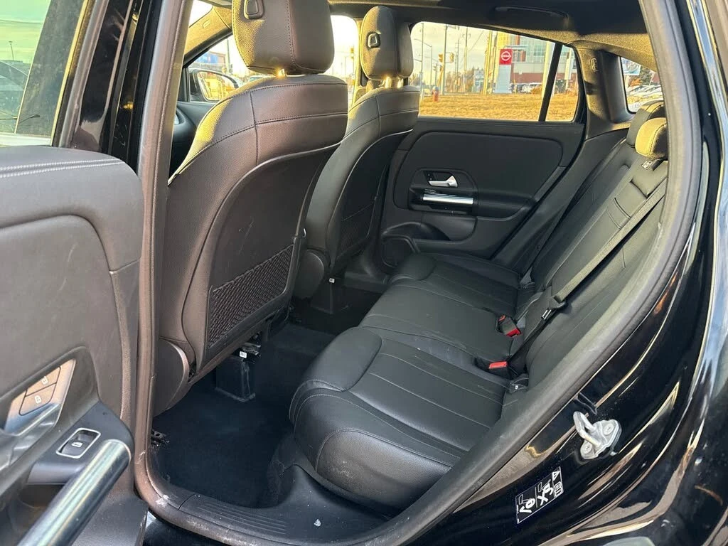 Mercedes-Benz GLA 4MATIC* АвтоКредит* (Цена до БГ) , снимка 9 - Автомобили и джипове - 54227408