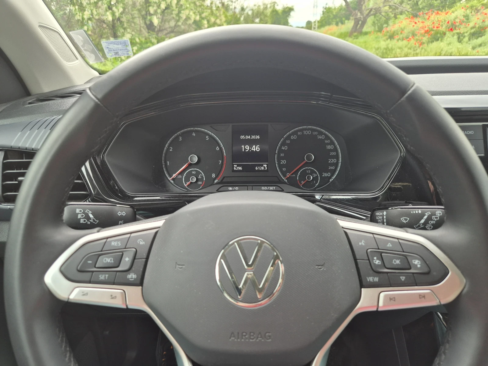 VW T-Cross, снимка 3 - Автомобили и джипове - 54641011
