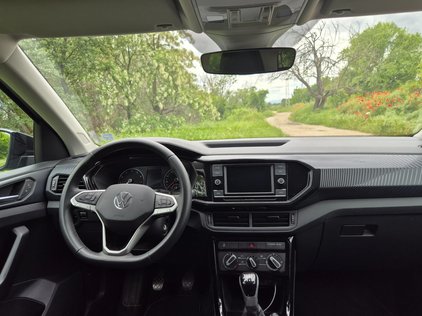 VW T-Cross, снимка 4 - Автомобили и джипове - 54641011