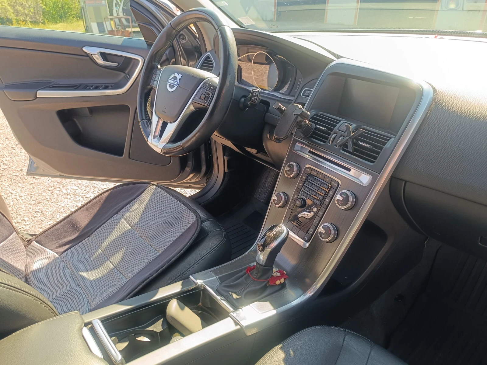 Volvo XC60 SUV, снимка 17 - Автомобили и джипове - 55239768