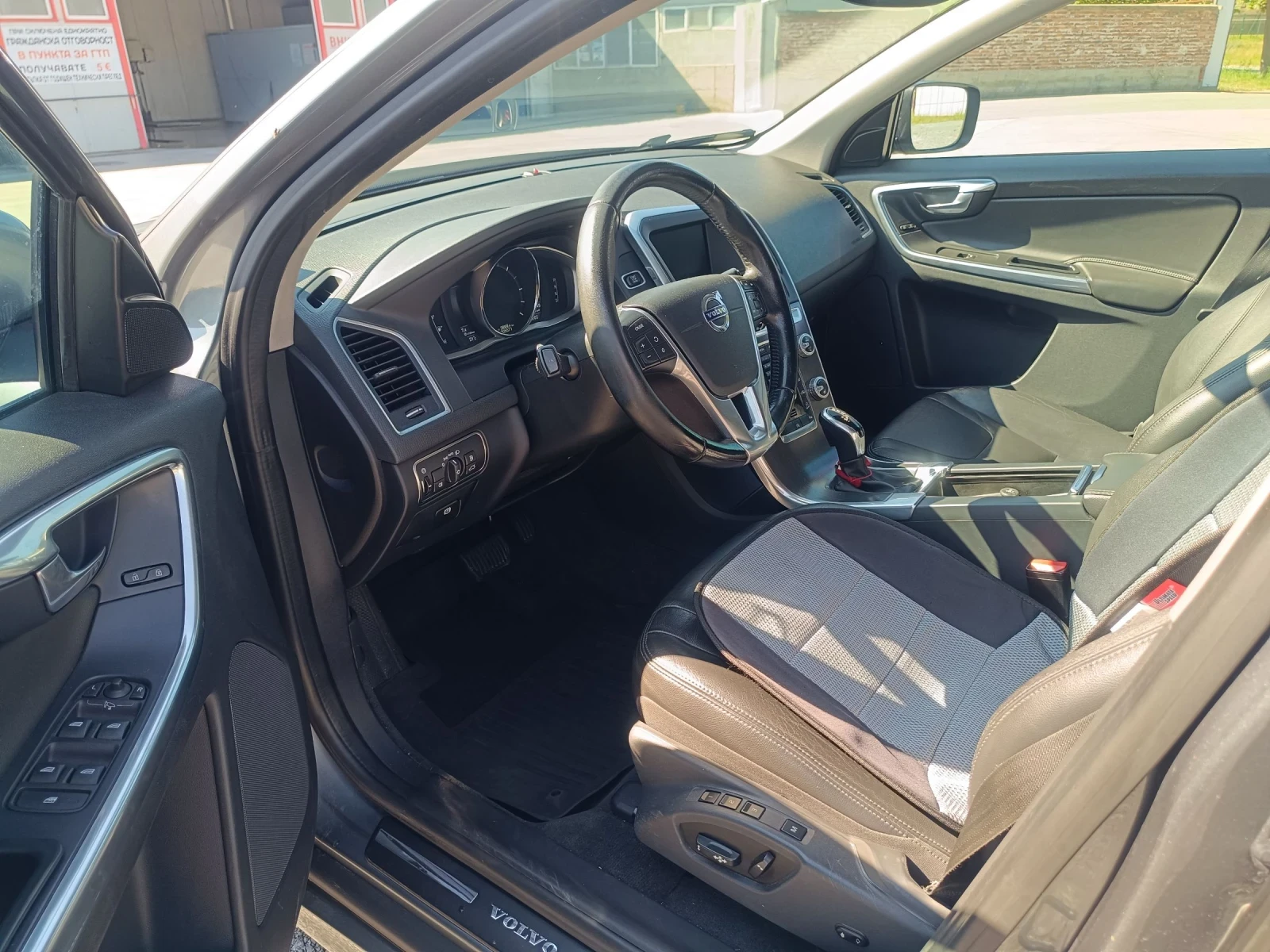 Volvo XC60 SUV, снимка 10 - Автомобили и джипове - 55239768