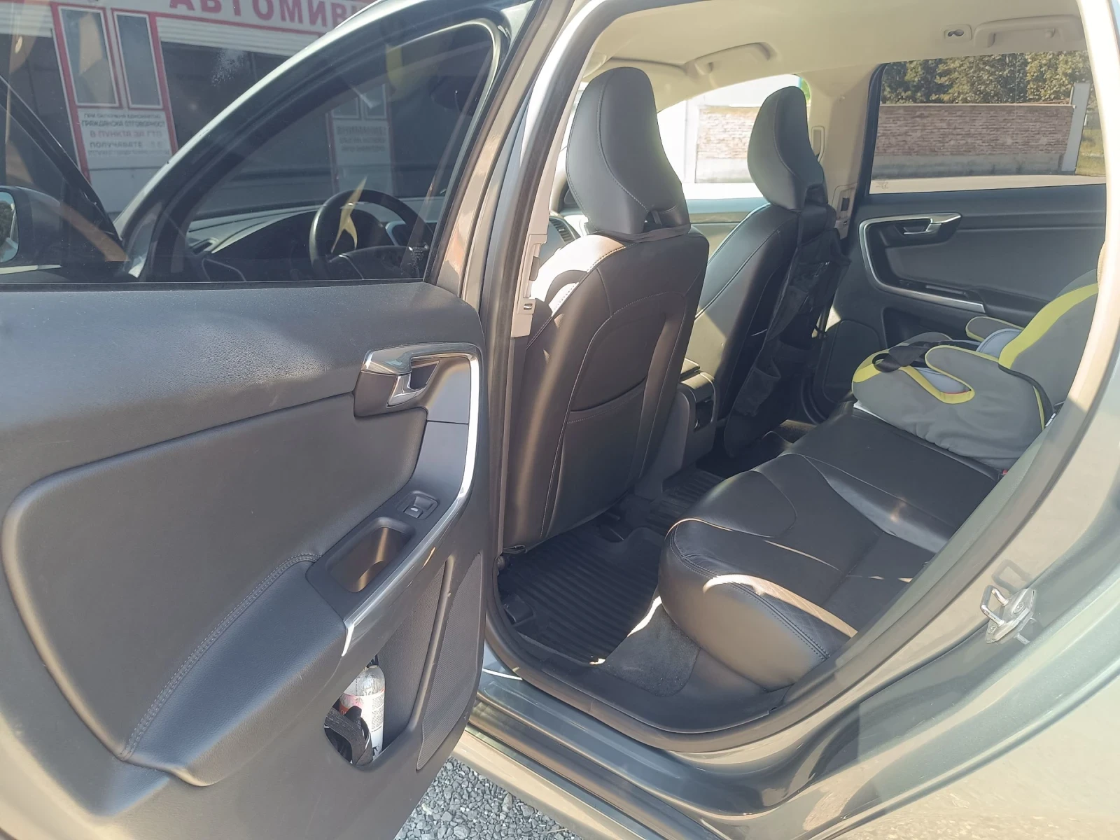 Volvo XC60 SUV, снимка 11 - Автомобили и джипове - 55239768