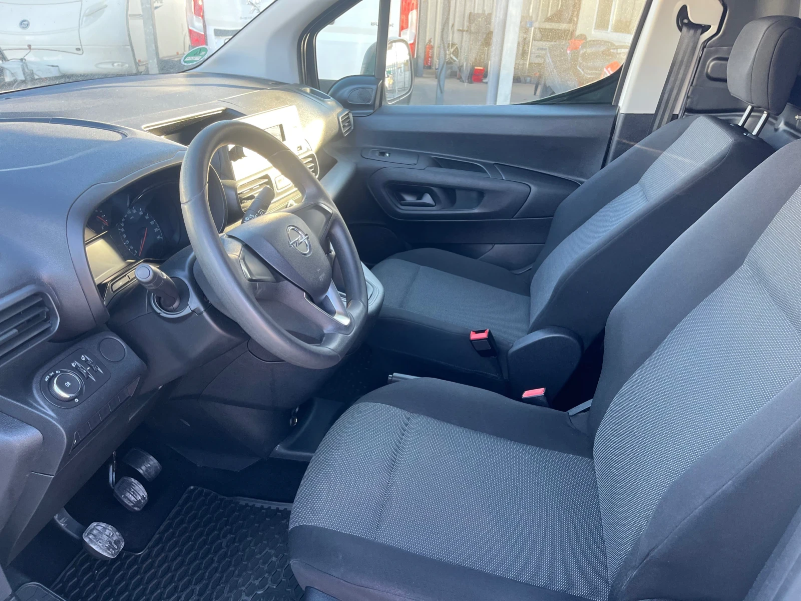 Opel Combo 1.5D-Климатик-Maxi - изображение 8