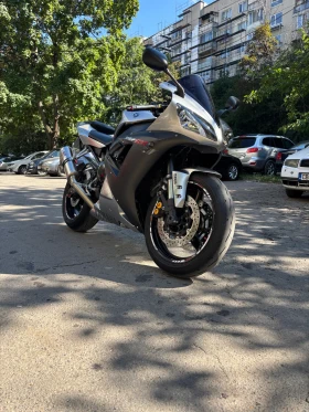 ����� �� �������� �� Yamaha YZF-R1