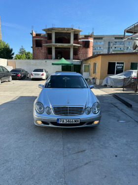 Mercedes-Benz E 220, снимка 1 - Автомобили и джипове - 45686114