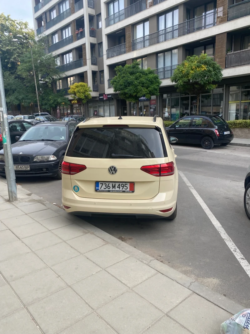 VW Touran, снимка 15 - Автомобили и джипове - 52418705