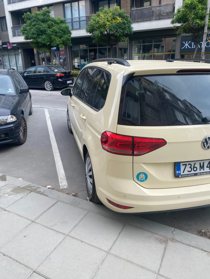 VW Touran, снимка 3 - Автомобили и джипове - 52418705