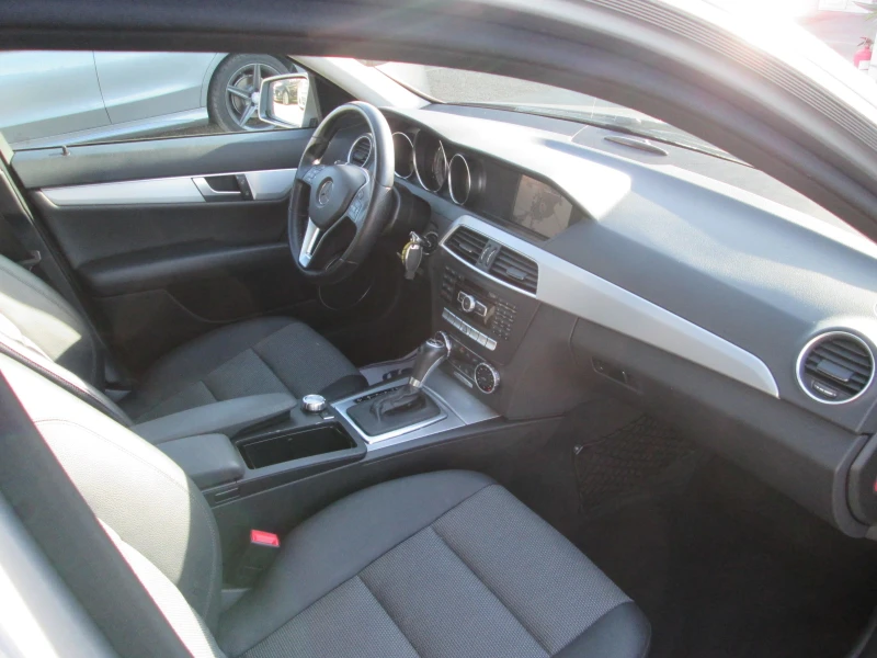 Mercedes-Benz C 220 2.2CDI-AMG Pack-Faceleaft-7G, снимка 16 - Автомобили и джипове - 52825428