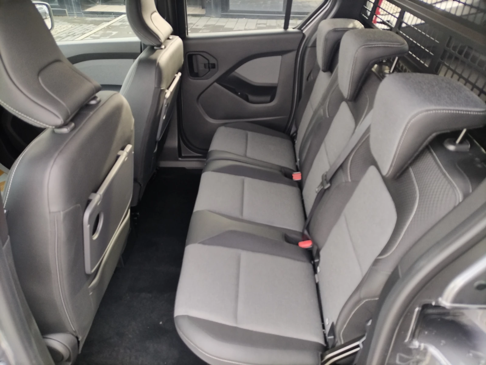 Renault Kangoo 1.3Tce 130 EDC/ N1 (4+ 1)м., снимка 14 - Автомобили и джипове - 52537148