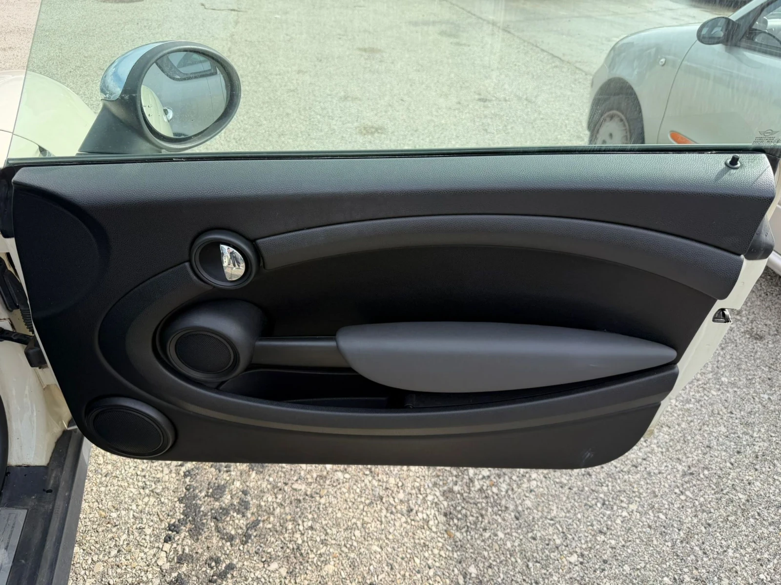 Mini One 1.4i75ксА/С, снимка 10 - Автомобили и джипове - 53897930