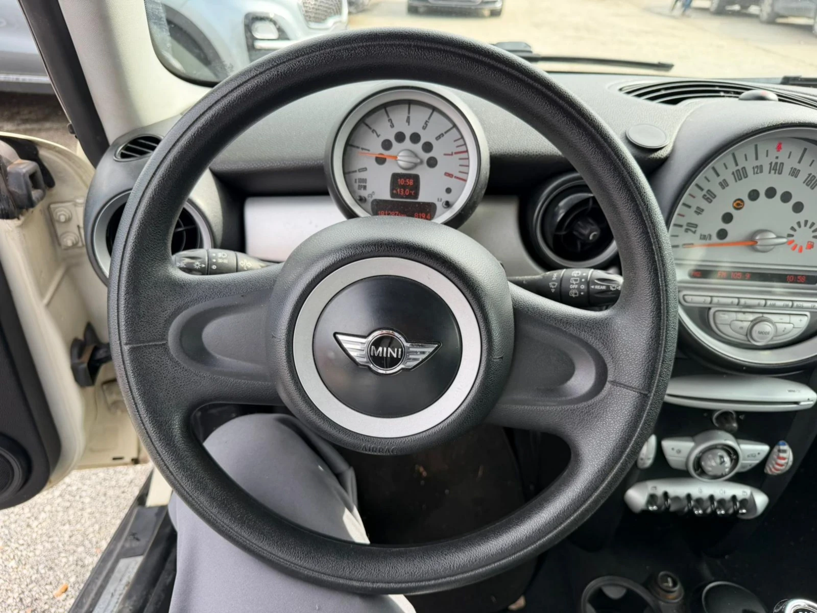 Mini One 1.4i75ксА/С, снимка 5 - Автомобили и джипове - 53897930