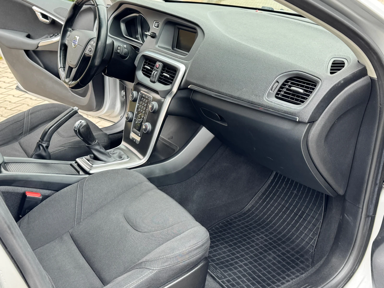 Volvo V40 1.6-D, снимка 12 - Автомобили и джипове - 53951731