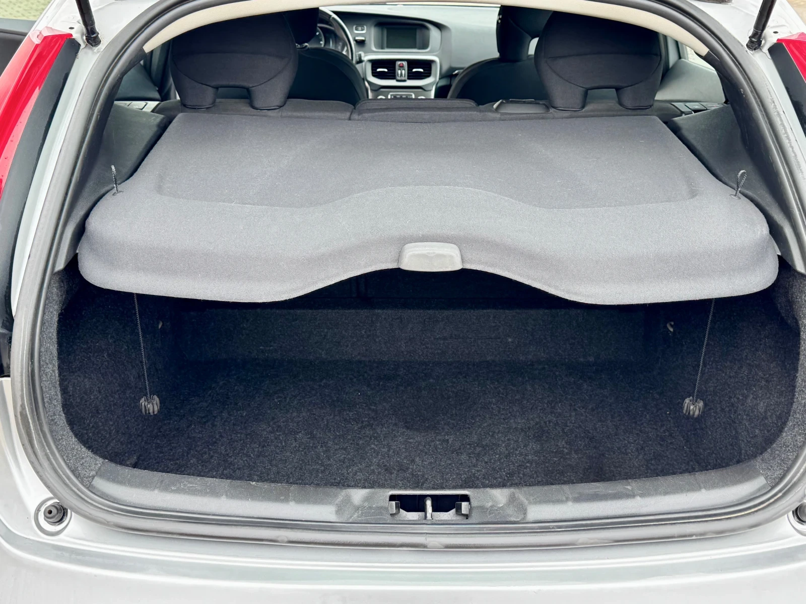 Volvo V40 1.6-D, снимка 10 - Автомобили и джипове - 53951731