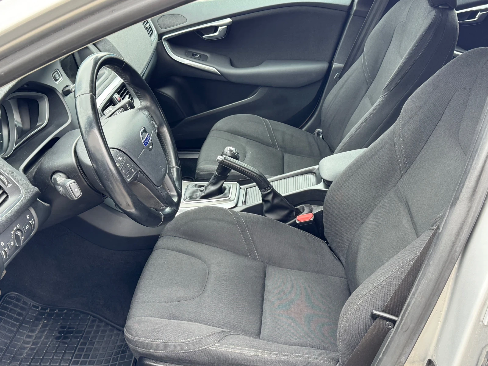 Volvo V40 1.6-D, снимка 8 - Автомобили и джипове - 53951731