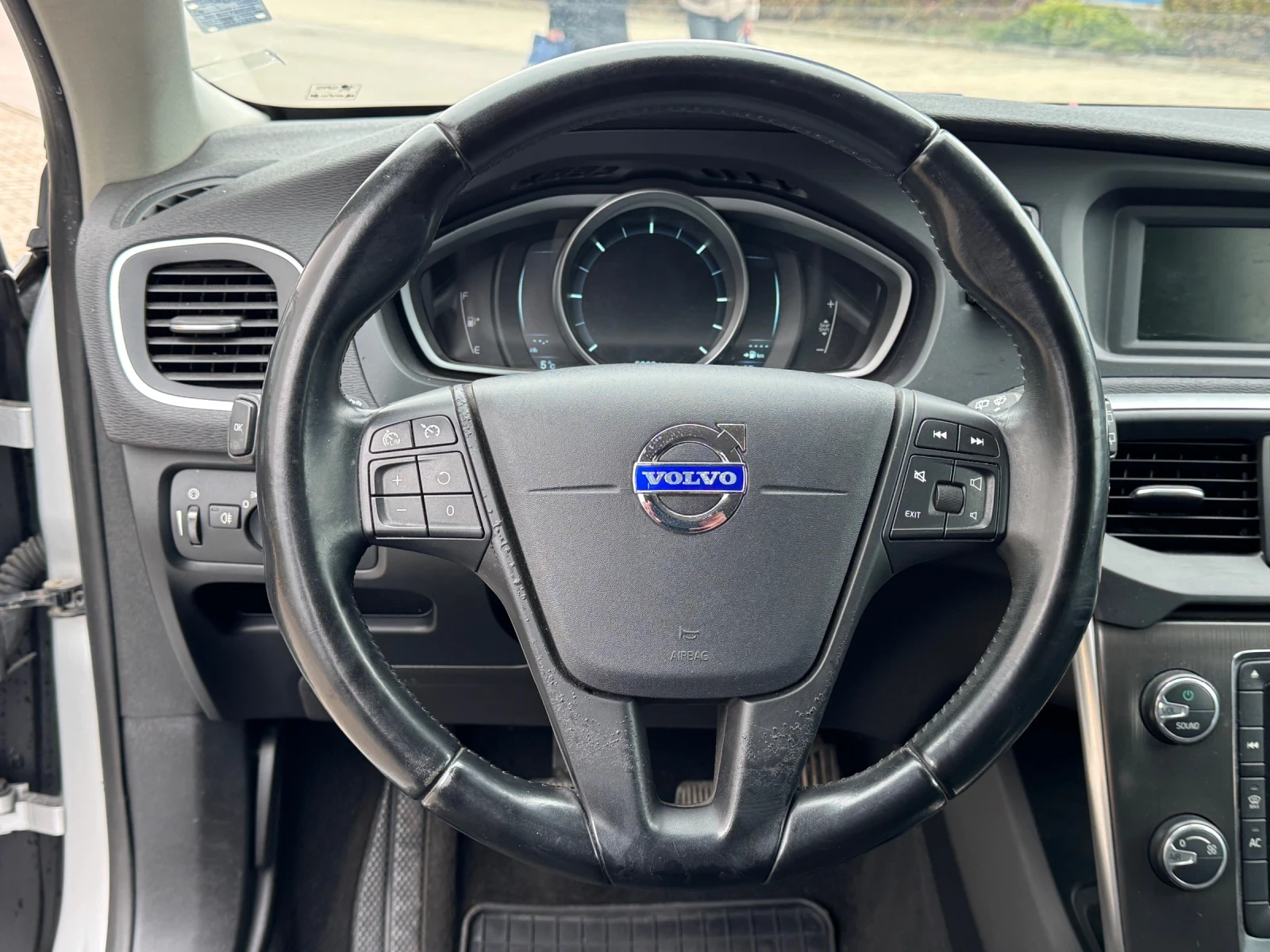 Volvo V40 1.6-D, снимка 13 - Автомобили и джипове - 53951731