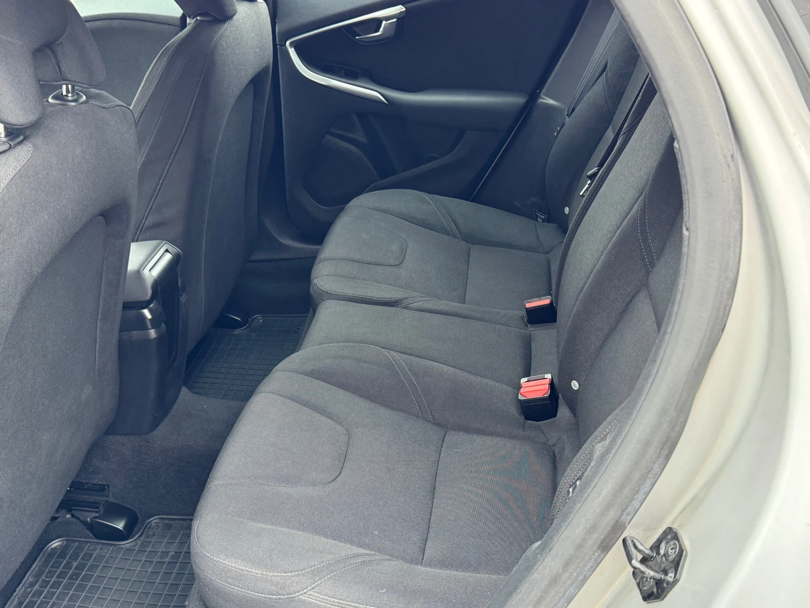 Volvo V40 1.6-D, снимка 9 - Автомобили и джипове - 53951731