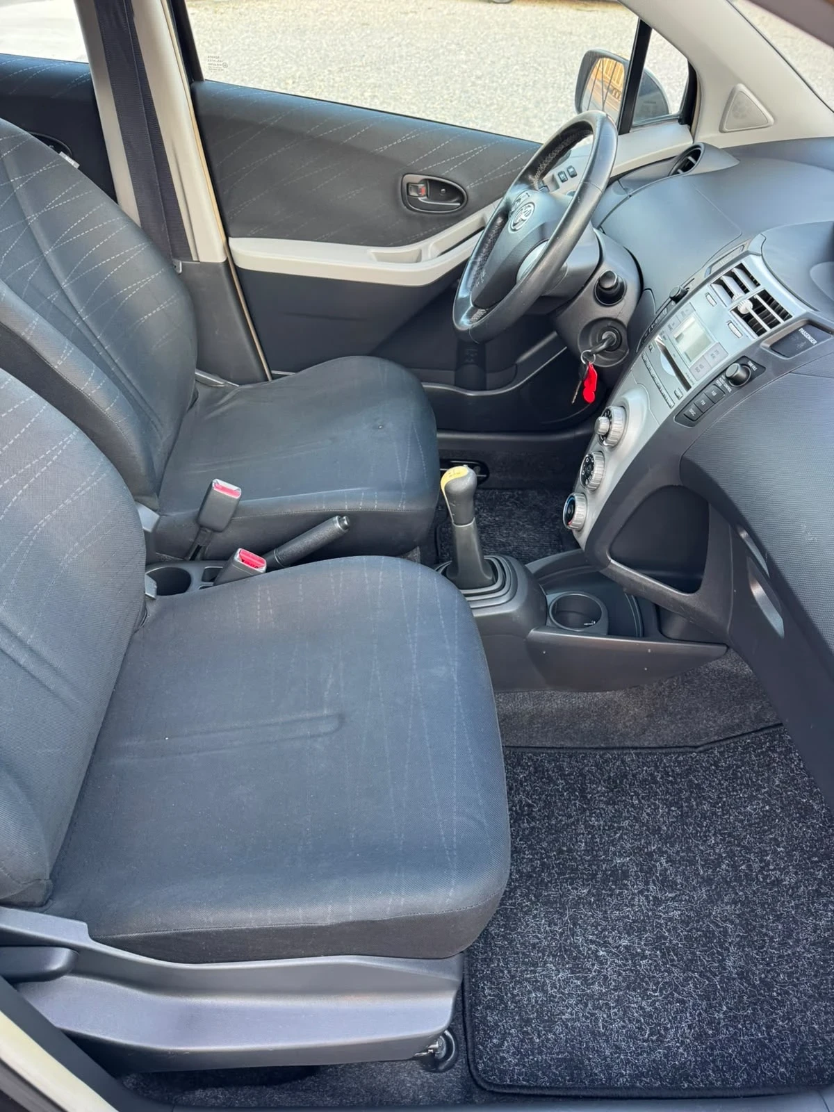 Toyota Yaris 1.4D-4D 90кс, снимка 12 - Автомобили и джипове - 55328876