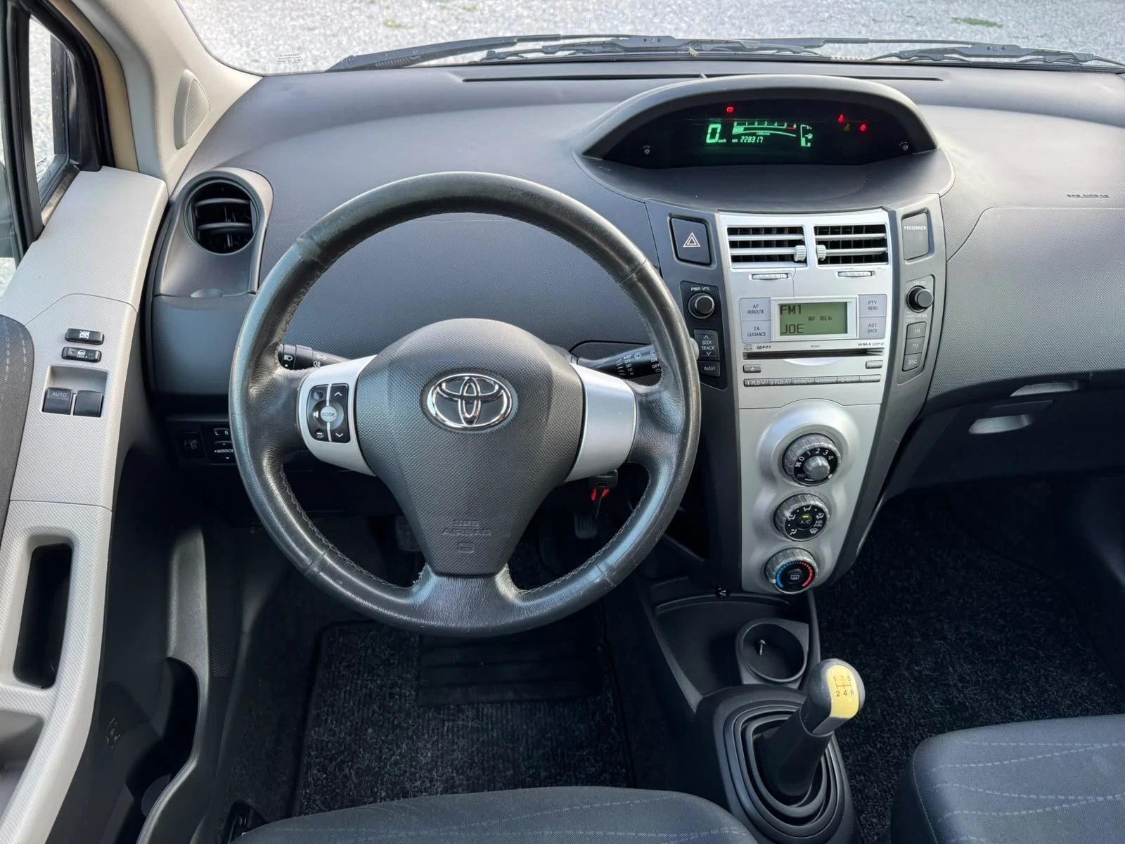 Toyota Yaris 1.4D-4D 90кс, снимка 9 - Автомобили и джипове - 55328876