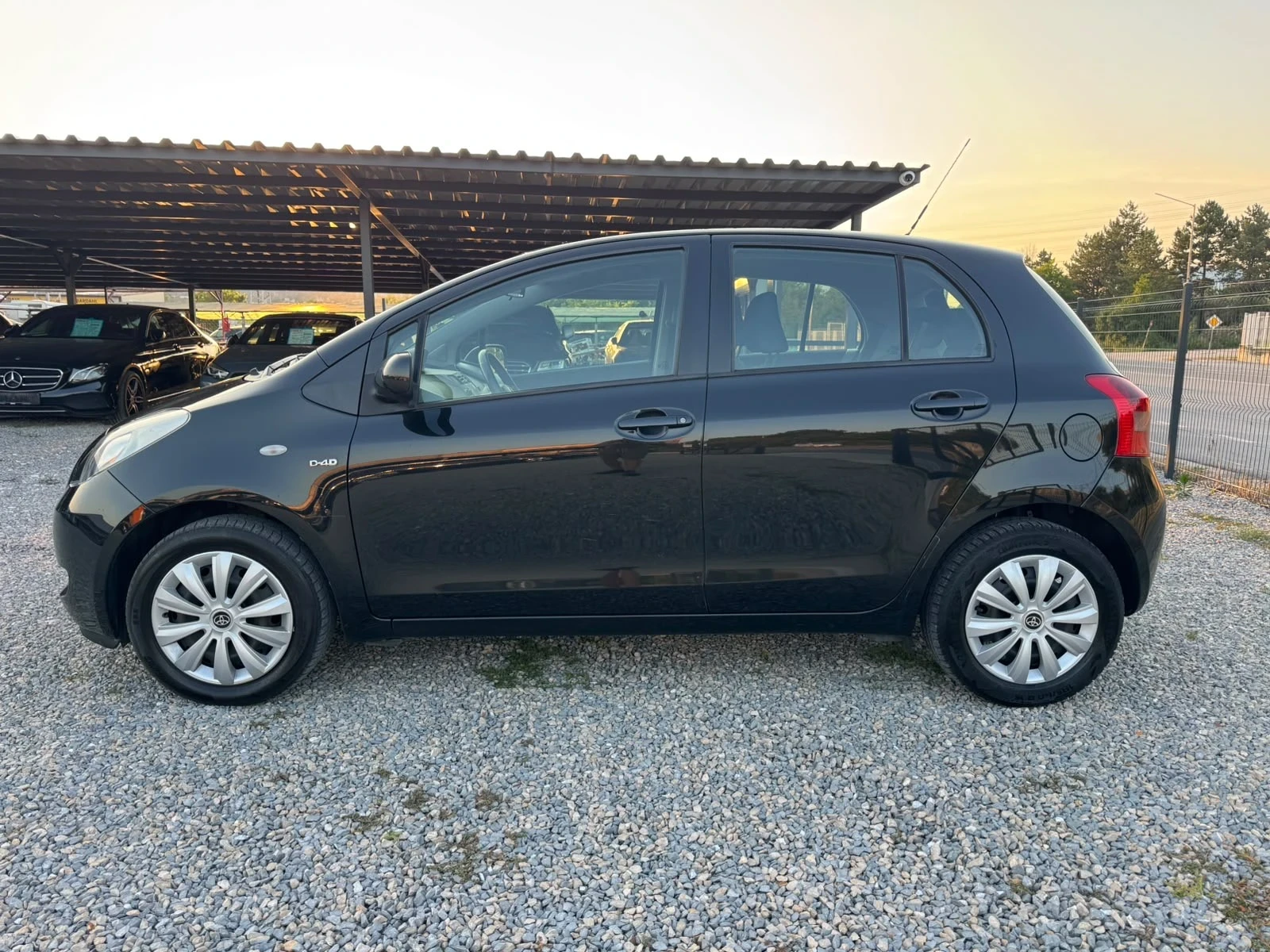 Toyota Yaris 1.4D-4D 90кс, снимка 4 - Автомобили и джипове - 55328876