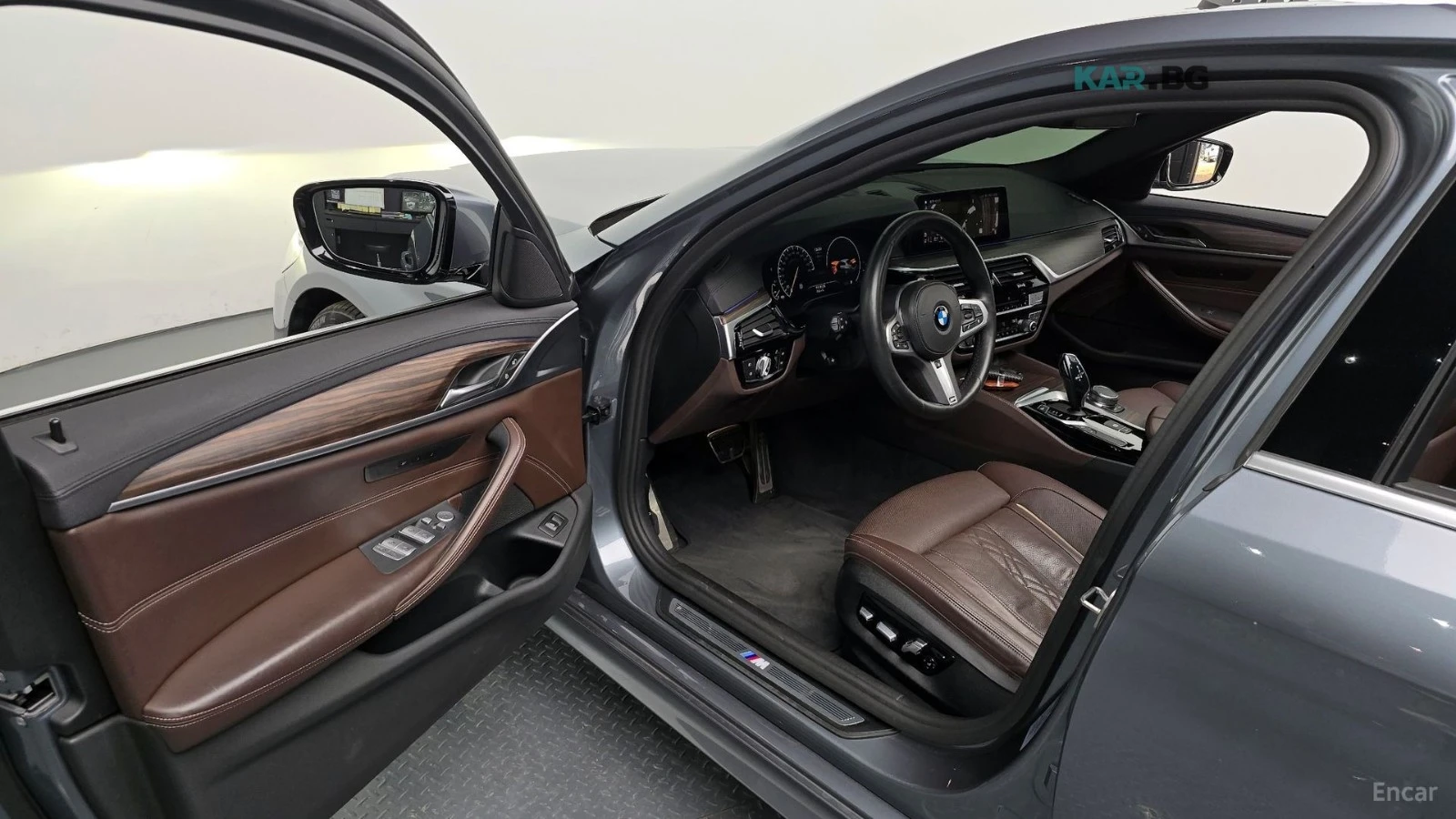 BMW 530 * FULL* M PACK* 360* Ambient Light* Head-up* , снимка 8 - Автомобили и джипове - 55404779