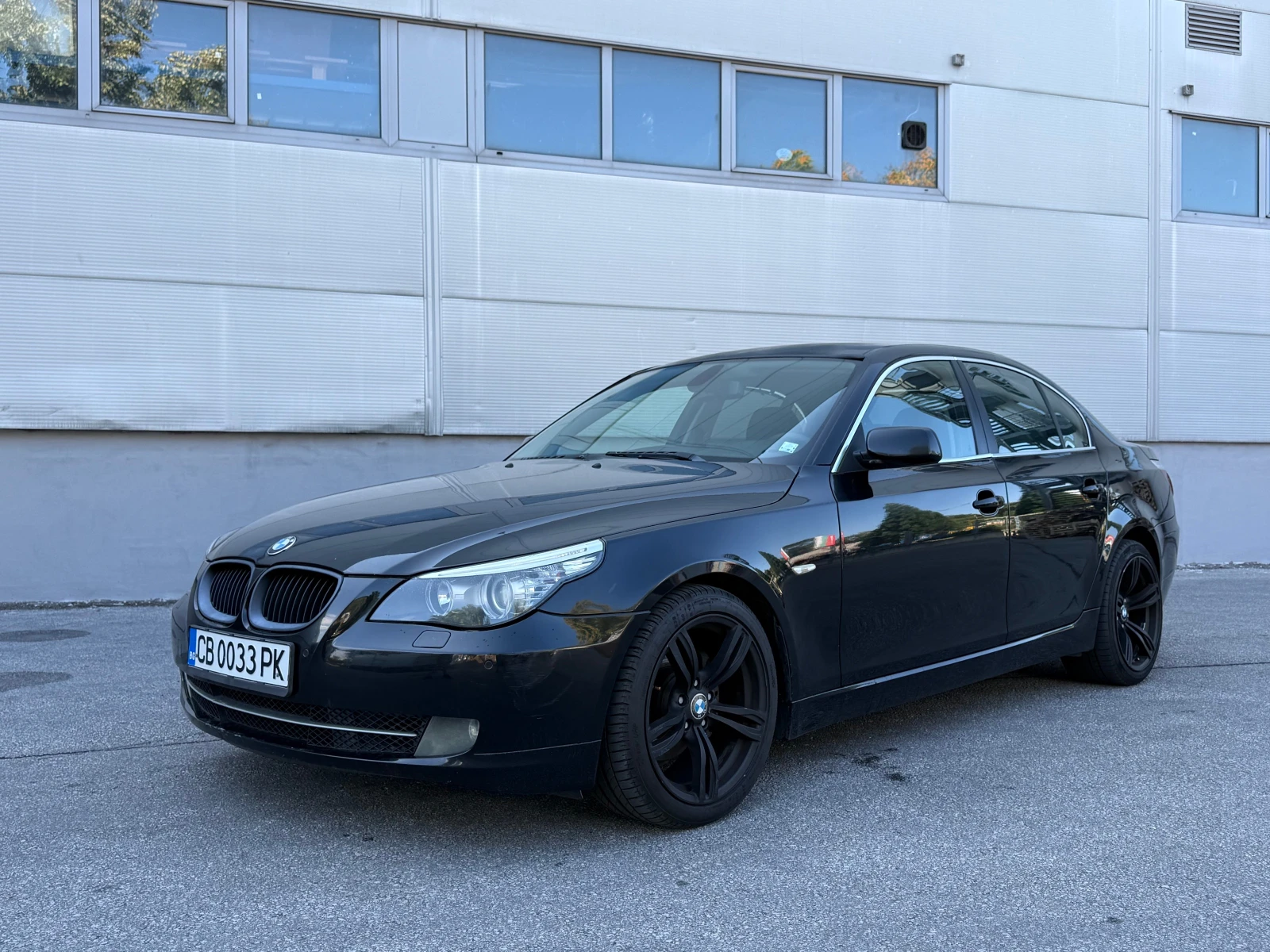 BMW 525 197К.с. Facelift Shadow Line 