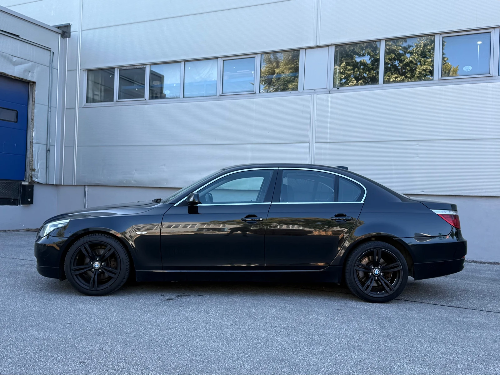 BMW 525 197К.с. Facelift Shadow Line , снимка 2 - Автомобили и джипове - 55415495