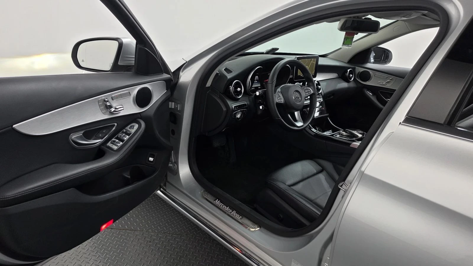 Mercedes-Benz C 200, снимка 10 - Автомобили и джипове - 56685746