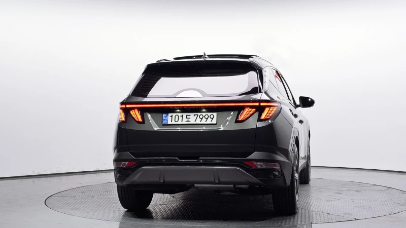 Hyundai Tucson 2.0 CRDI / АВТОМАТИК / СЕРВИЗНА ИСТОРИЯ !!!, снимка 4 - Автомобили и джипове - 53442399