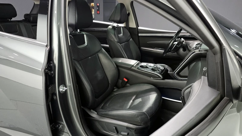 Hyundai Tucson 2.0 CRDI / АВТОМАТИК / СЕРВИЗНА ИСТОРИЯ !!!, снимка 8 - Автомобили и джипове - 53442399